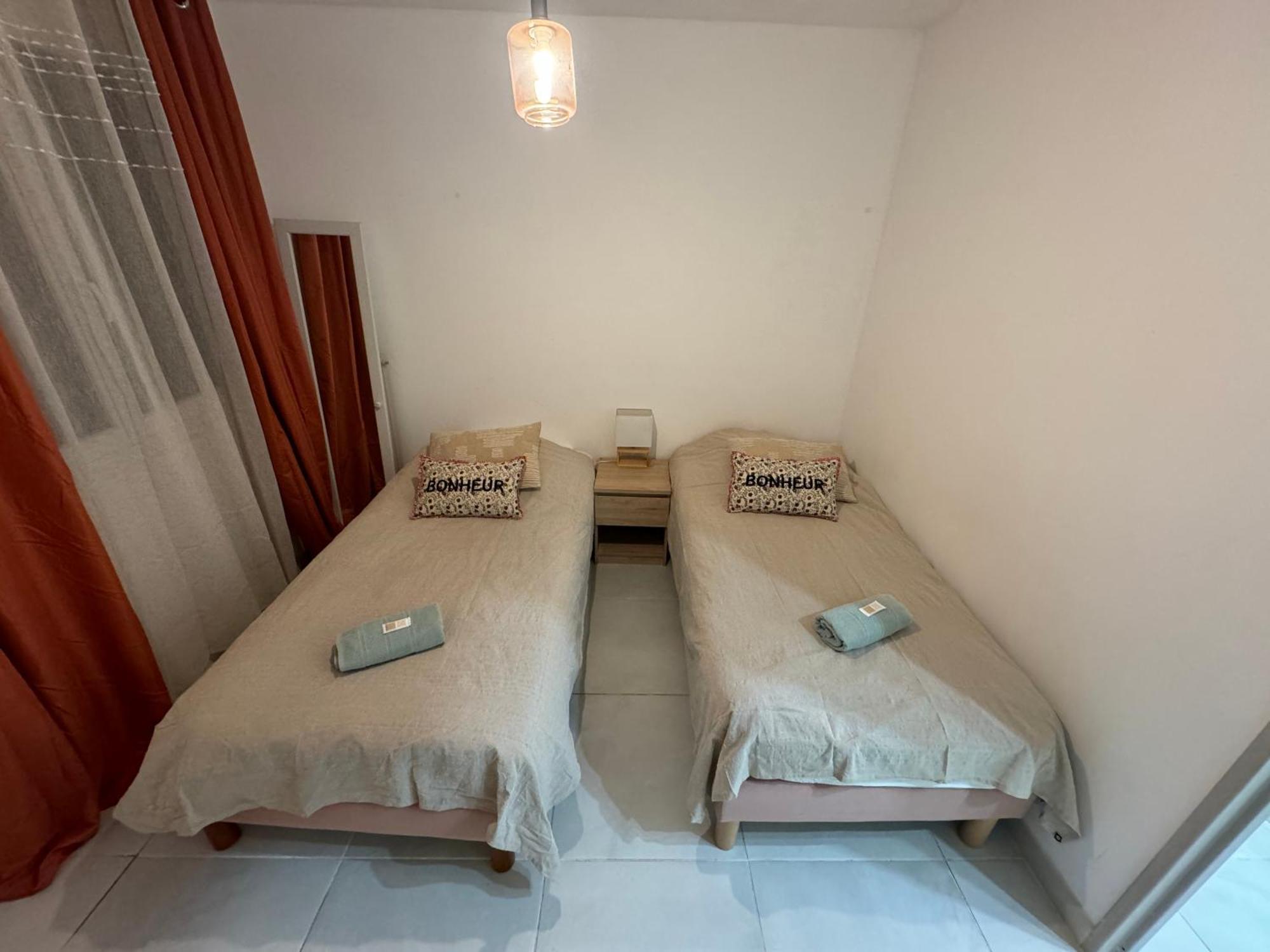 Maison 3Chambres ,Climatisee Nimes Ngoại thất bức ảnh