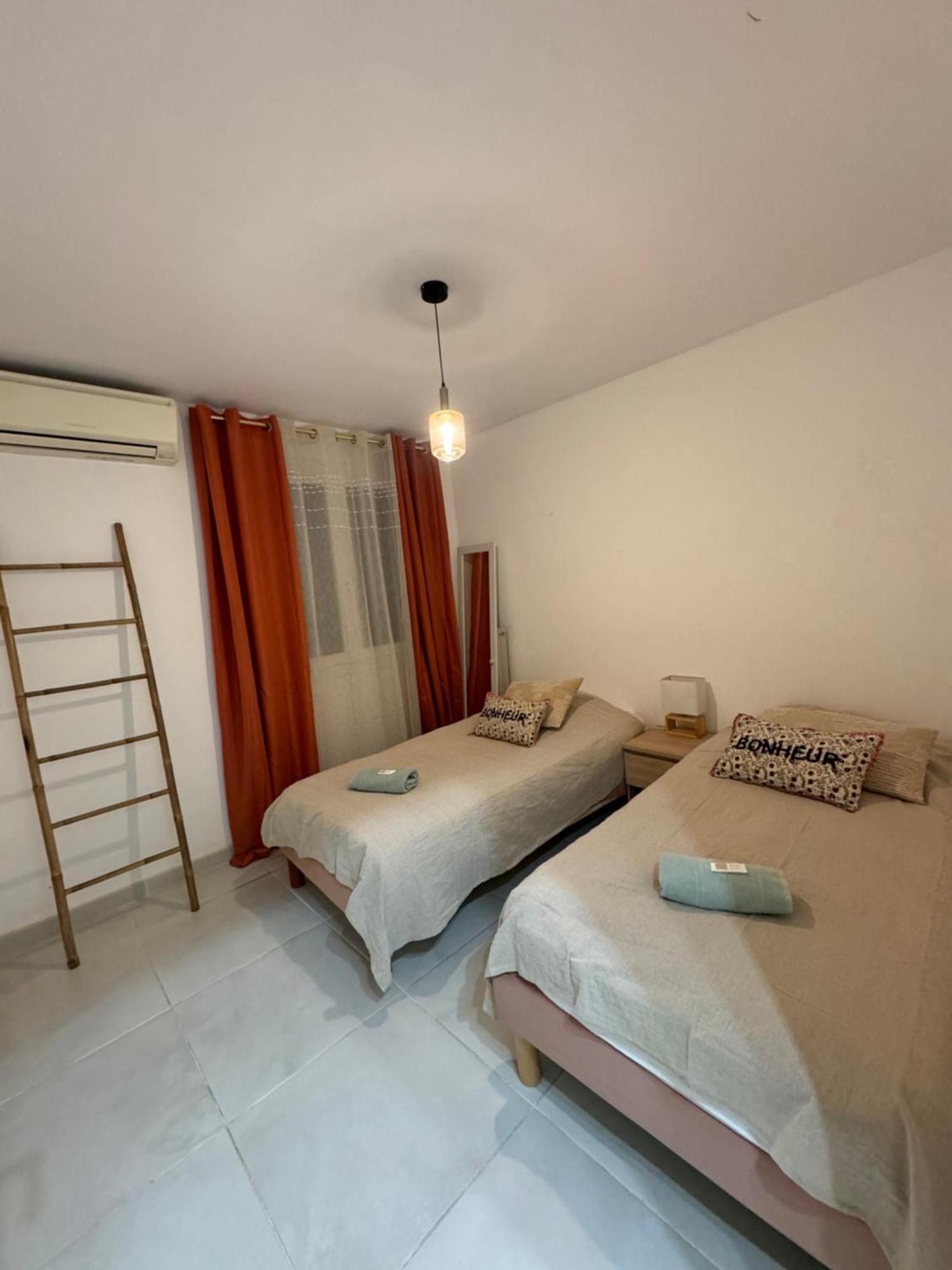 Maison 3Chambres ,Climatisee Nimes Ngoại thất bức ảnh